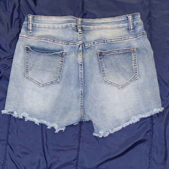 Distressed Denim Shorts - Picture 4 of 5
